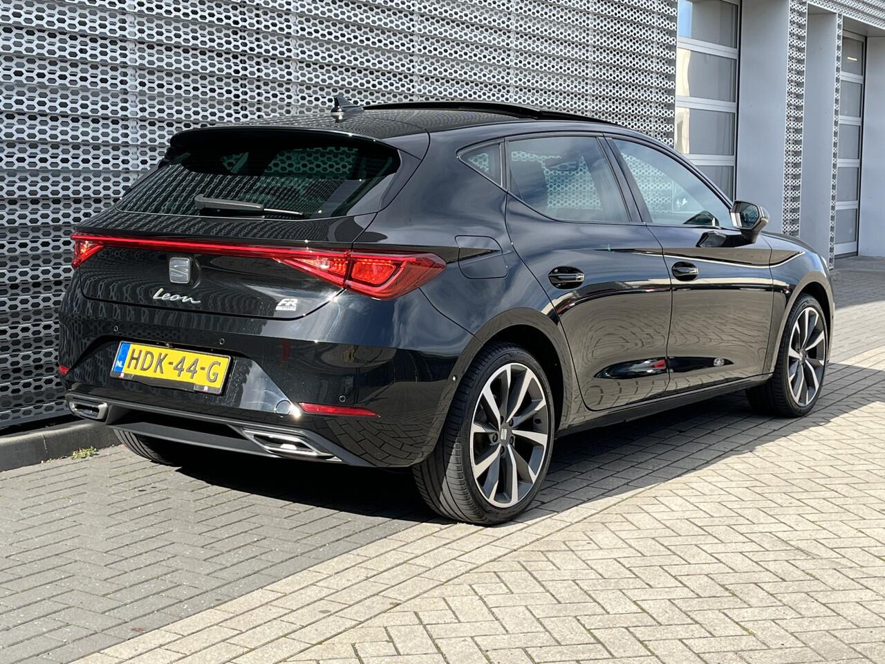 Seat LEON 1.4 TSI eHybrid PHEV FR Business Intense / Panoramadak / 18" LMV / Navigatie / App connect / Camera / Parkeersensoren V+A / Dodehoek / **