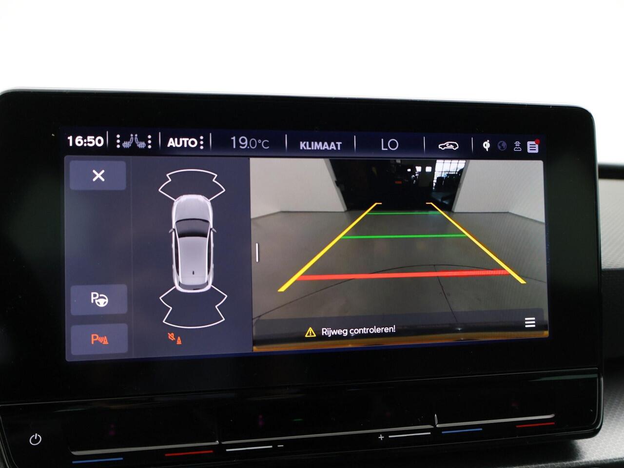 Seat LEON 1.0 TSI STYLE INTENSE + WEGKL. TREKHAAK | VIRTUAL COCKPIT | CAMERA | STOELVERW. | NAVIGATIE | CARPLAY