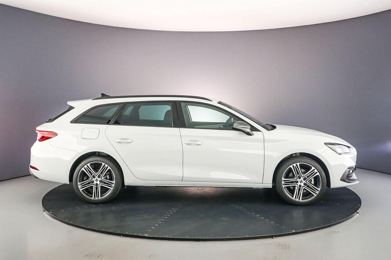 Seat LEON Sportstourer FR First Edition 1.5 TSI eHybrid 204pk DSG Automaat 130km elektrische range Adaptive cruise control, Navigatie, Achteruitrijcamera, App connect, LED verlichting, Airco, Parkeersensoren