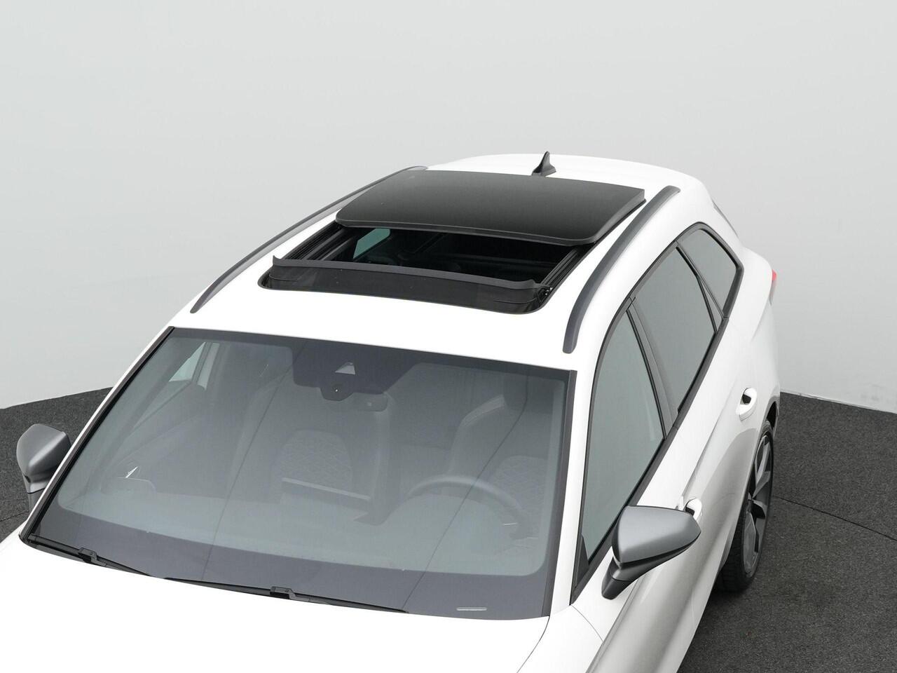 Seat LEON Sportstourer 1.0 eTSI 110 pk DSG FR Business Intense | Panoramadak | Stuur-/stoelverwarming | Achteruitrijcamera | Navigatie | Adaptive Cruise