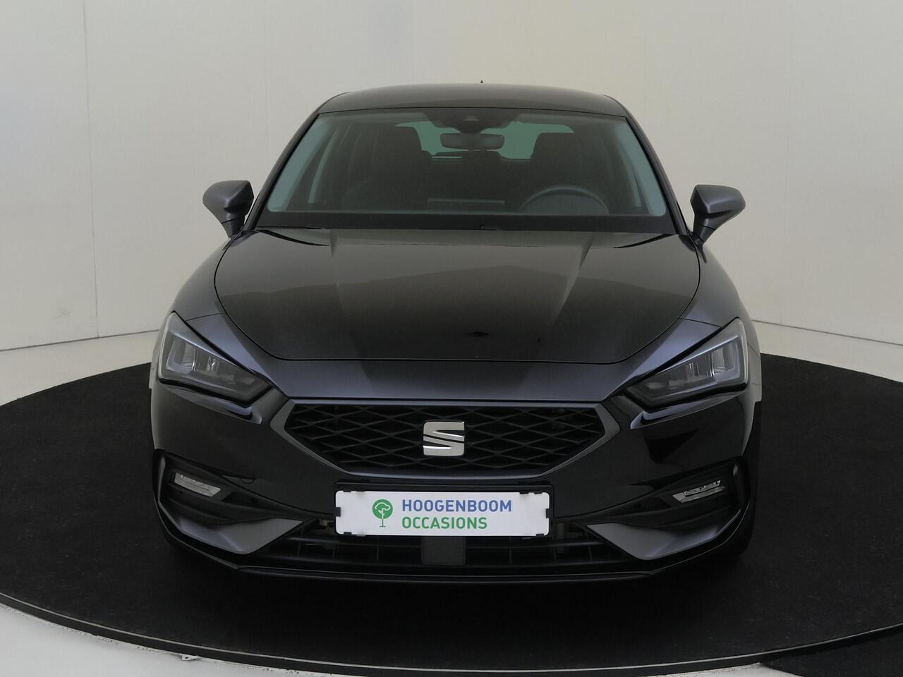 Seat LEON 1.4 TSI eHybrid PHEV FR | Stoel- en stuurwielverwarming | Navigatie | Sfeerverlichting | 3-zone airco | Cruise control | Elektrisch inklapbare buitenspiegels | Draadloze telefoonlader |