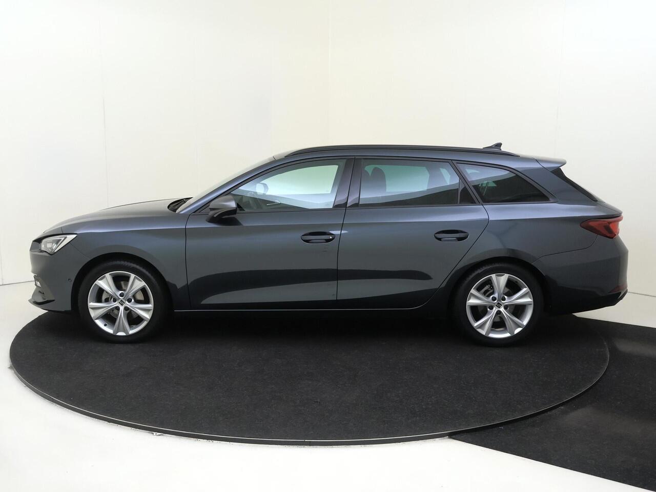 Seat LEON Sportstourer 1.0 eTSI FR Business Intense | Trekhaak | Parkeerassistent | 3-zone airco | Adaptieve cruise control | Achteruitrijcamera | Dodehoek detectie |