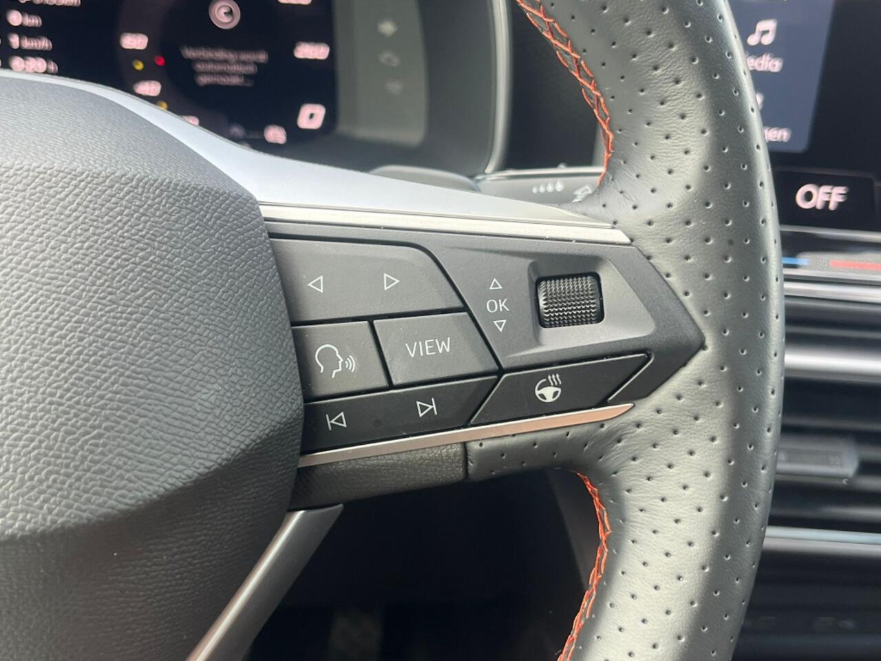 Seat LEON Sportstourer 1.5 eTSI 150pk DSG FR | ACC | Camera | Side Assist