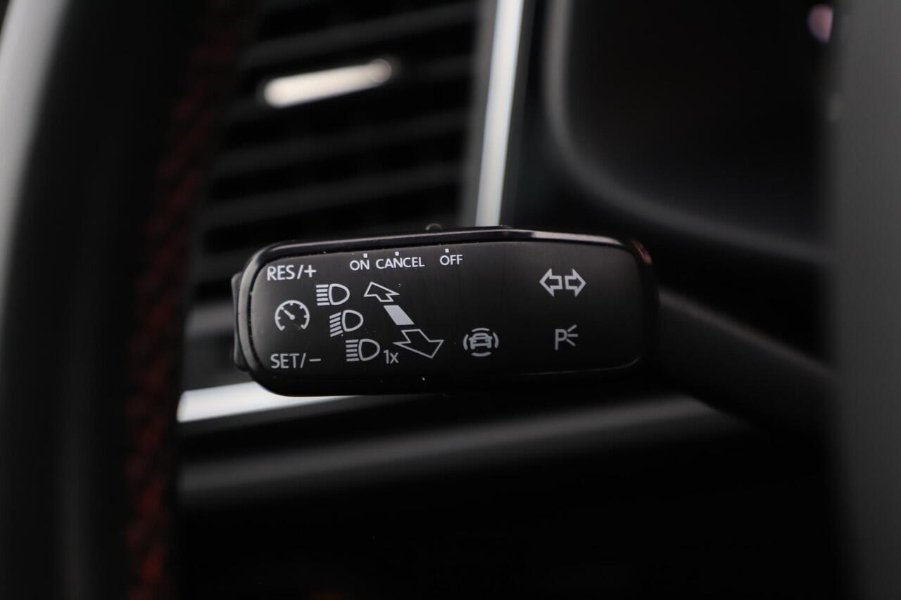 Seat LEON 1.0 TSI FR Ultimate Edition Virtual Cockpit Full LED 17 inch LMV Beats Audio Navigatie Achteruitrijcamera Carplay Android Climate Cruise Control Stoelverwarming