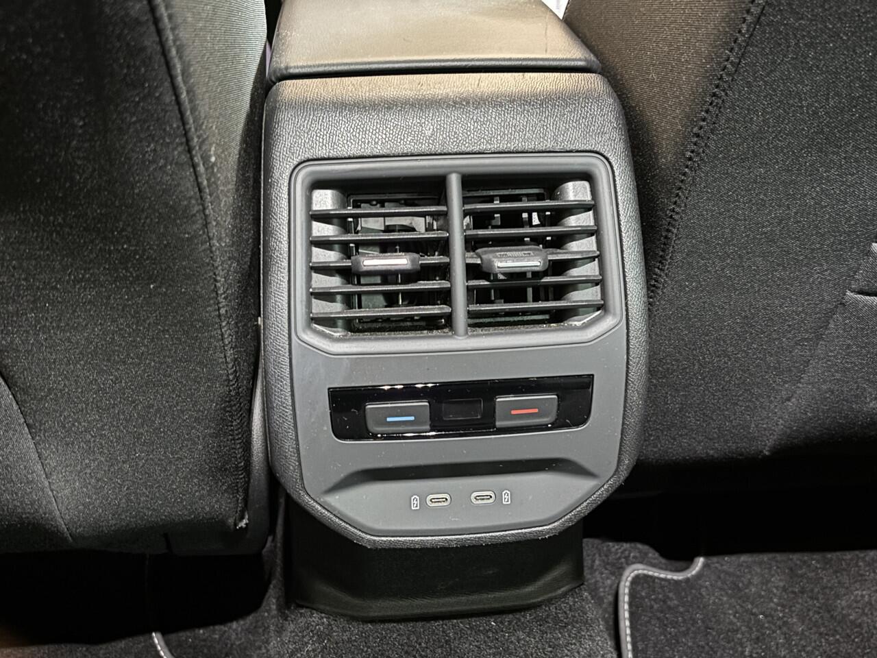 Seat LEON Sportstourer 1.5 eTSI Style Launch Edition automaat | navigatie cruise control | pdc