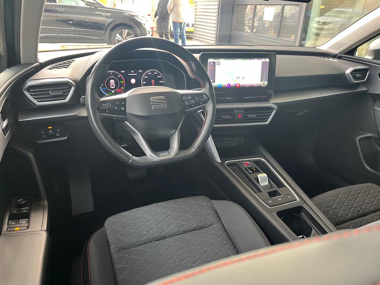 Seat LEON Sportstourer 1.4 TSI DSG eHybrid PHEV FR Business Intense / Zwenkbare trekhaak / Achteruitrij camera / Navigatie / 17'' LMV