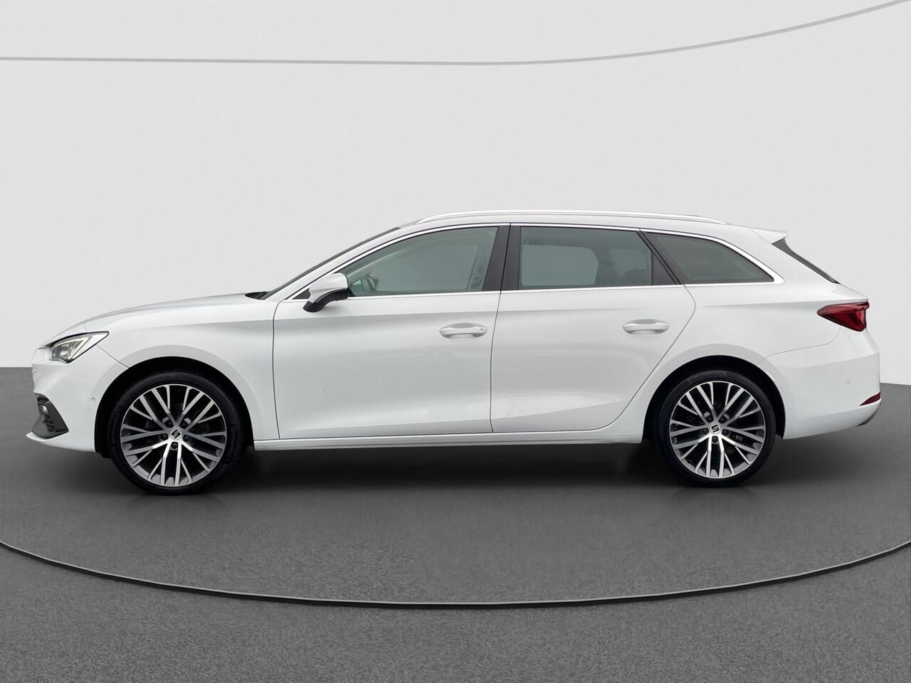 Seat LEON Sportstourer 1.5 eTSI Style Carplay | Camera | Trekhaak | Stuur/Stoel verw.