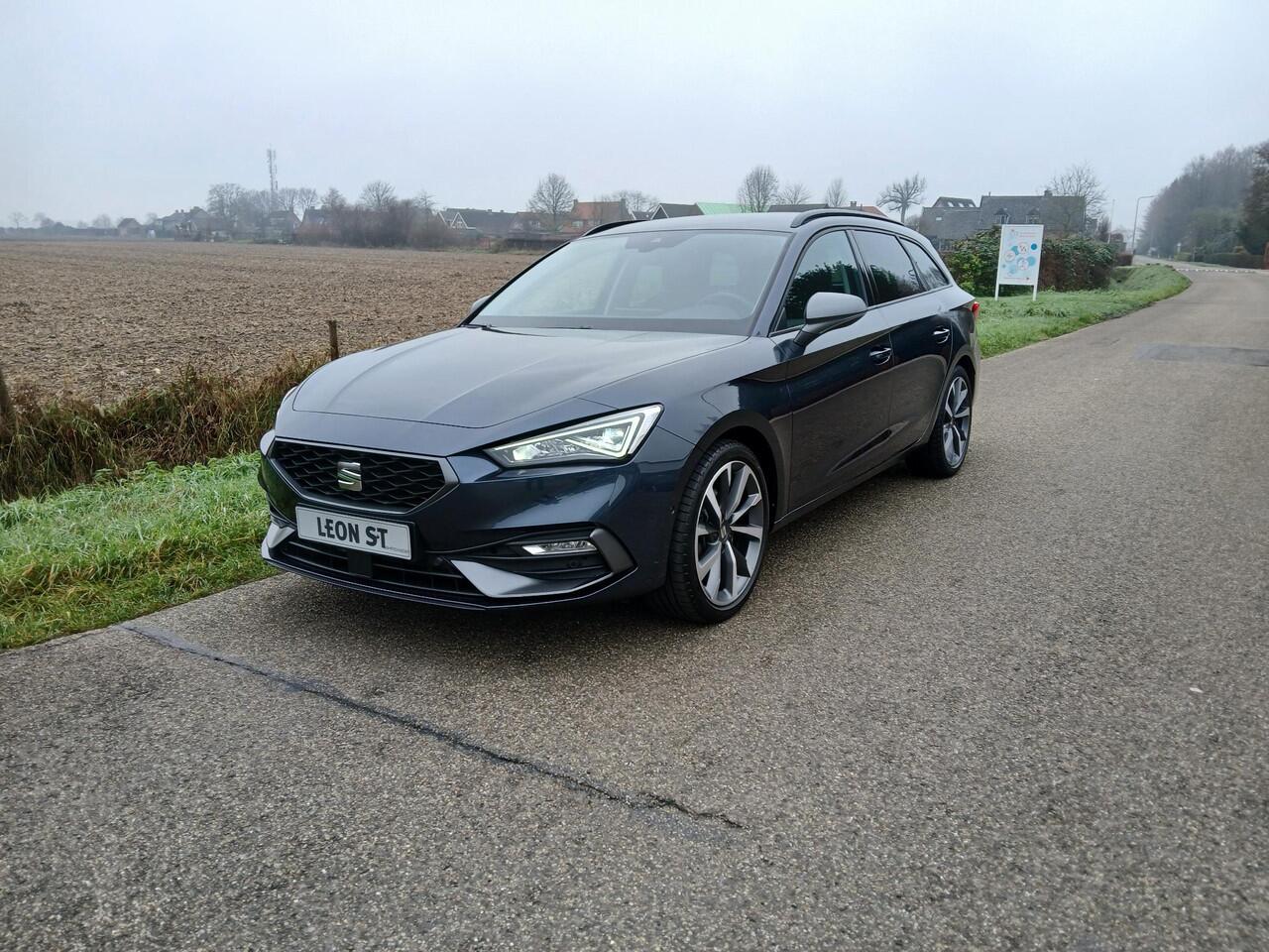 Seat LEON Sportstourer 1.5 TSI FR Business Intense + 18 inch + Trekhaak, slechts 19.000 km!!