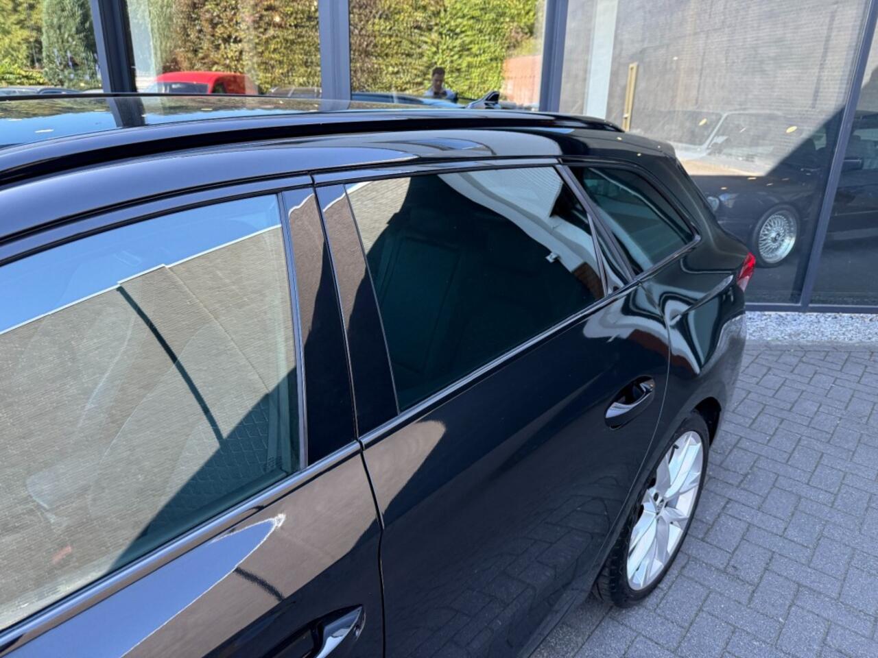 Seat LEON Sportstourer 1.5 eTSI FR,LED,Trekhk Elekt,Adapt Cruise,BLIS,Lane Ass.,Half Leer