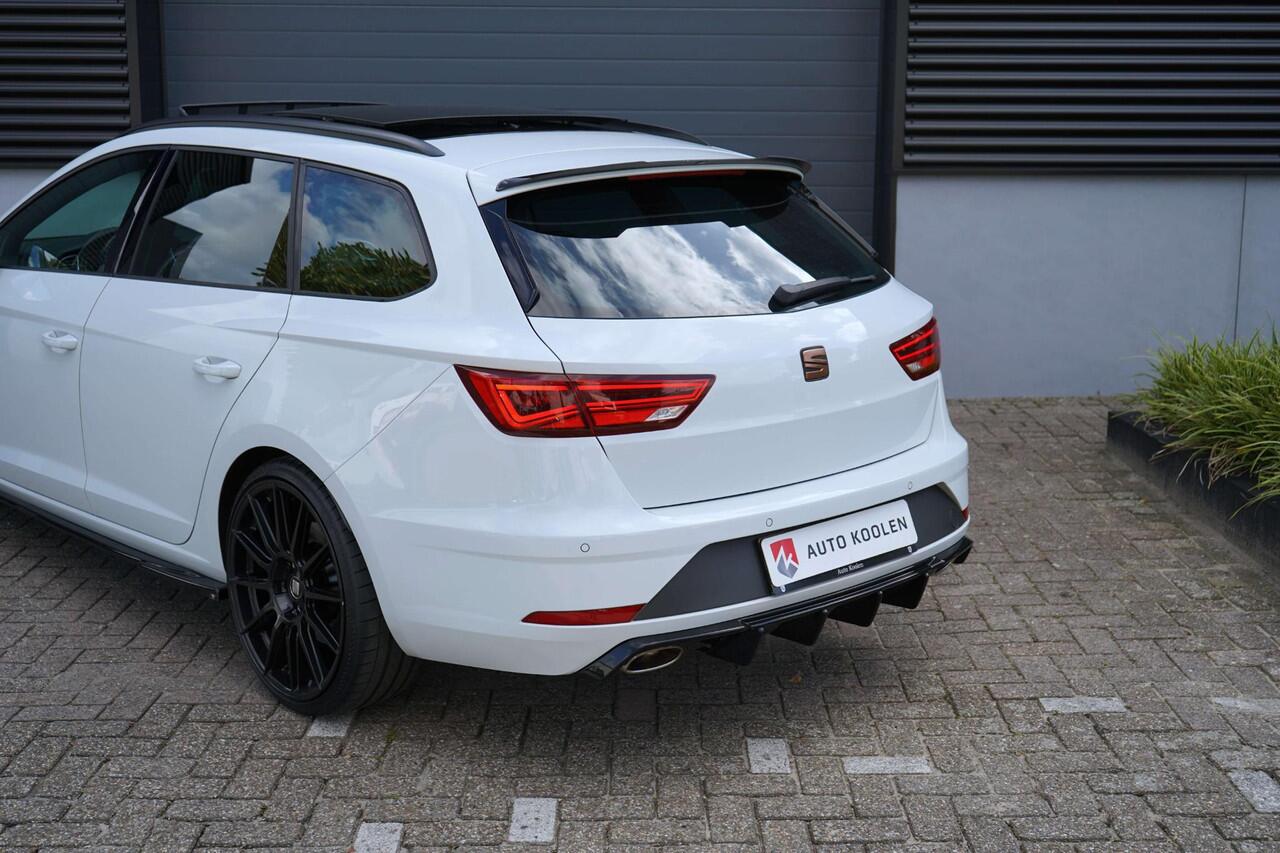 Seat LEON 2.0 TSI CUPRA 300 4-drive Pano/Schaal/Virtual/Maxton/Keyless/LED/Carplay