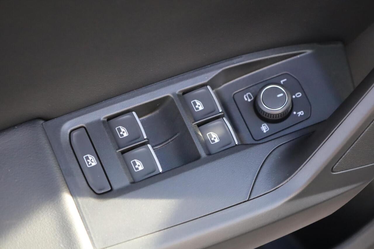 Seat LEON Sportstourer 1.5 TSI e-Hybrid FR Business 204PK / 150kW DSG, uit voorraad leverbaar! Achteruitrijcamera, PGR Trekhaak zwenkbaar, P29 Technology Pack, Apple Carplay & Android Auto, verwarmbare voorstoelen, Keyless Entry & Start, verwarmbaar stuurwiel, ele