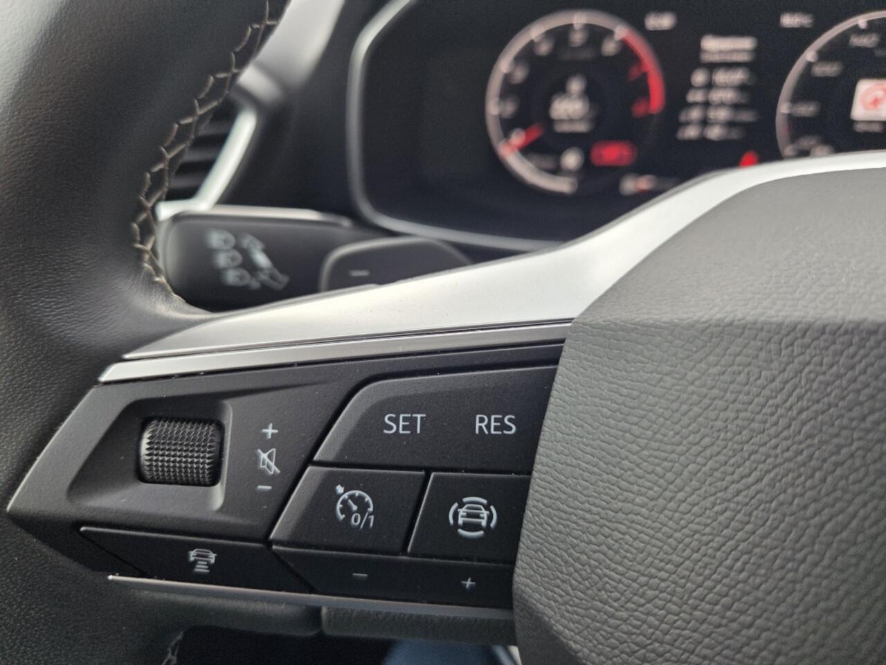 Seat LEON 1.0 eTSI Style BnsIn AUTOMAAT