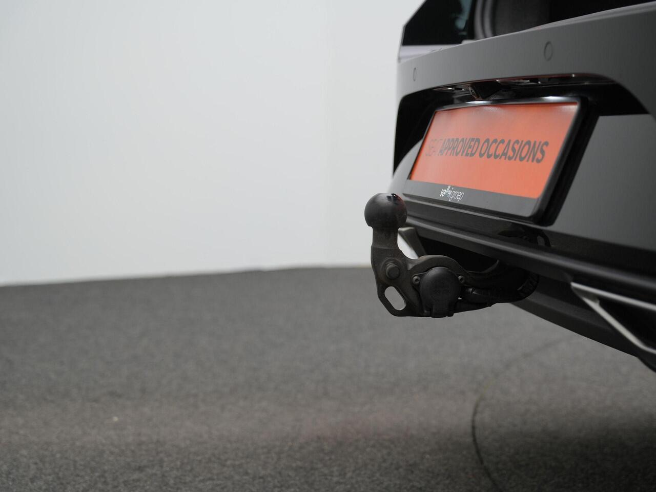 Seat LEON Sportstourer 1.5 TSI e-Hybrid 204 pk DSG FR Business | Trekhaak | Matrix LED | Achteruitrijcamera | Adaptive Cruise | Navigatie