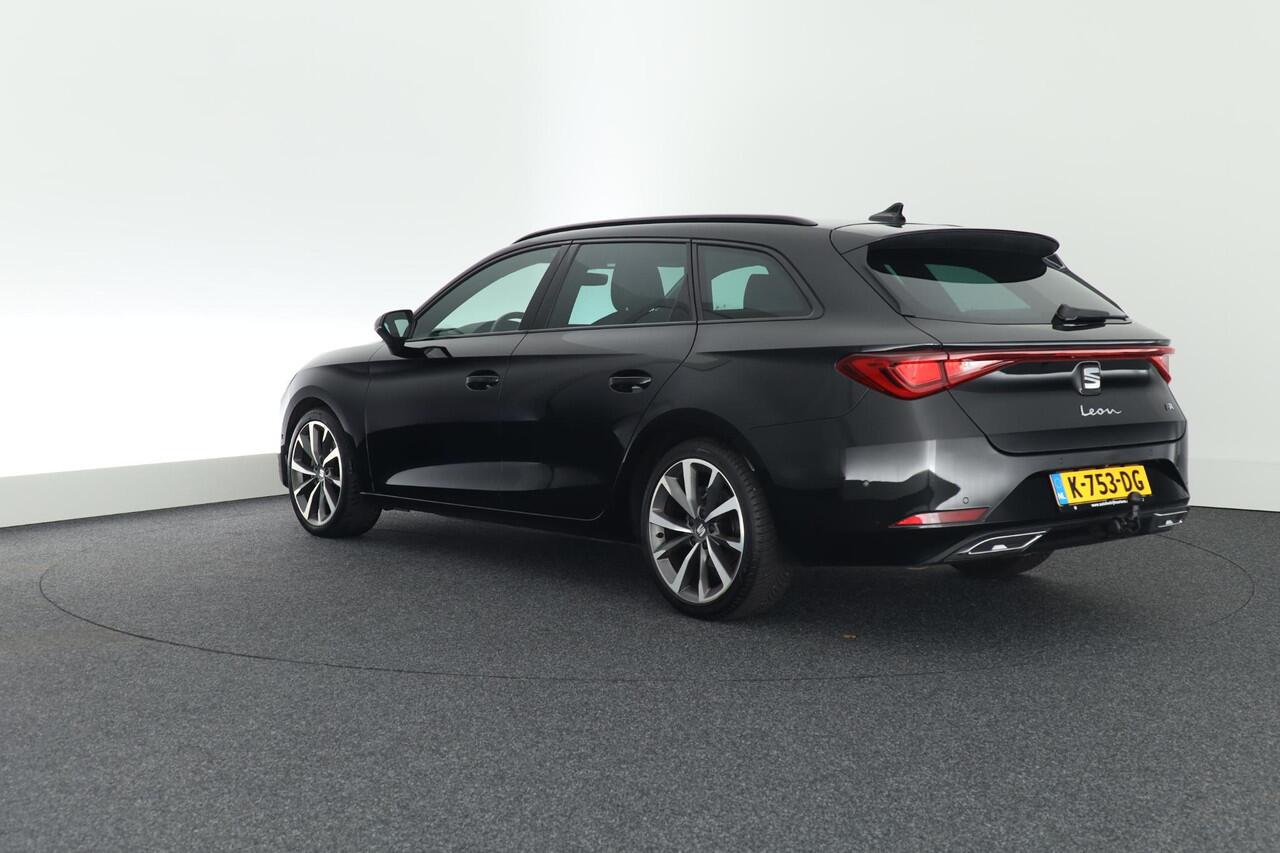 Seat LEON Sportstourer 1.5 eTSI 150pk DSG FR Launch Edition Trekhaak Camera Keyless Adaptive Chassis Stoelverwarming Virtual Cockpit Navigatie