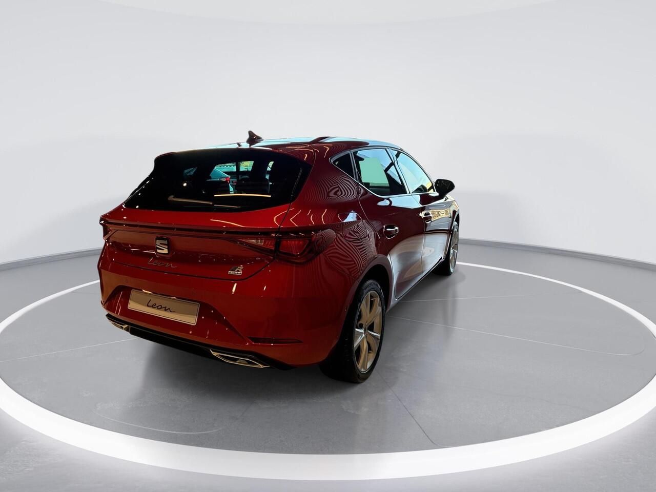 Seat LEON FR Business 1.5 TSI eHybrid 150 kW / 204 PK Hatchb 6 versn. DSG | Panoramadak | matrix led | Safe & driving pack | Herwaardering!