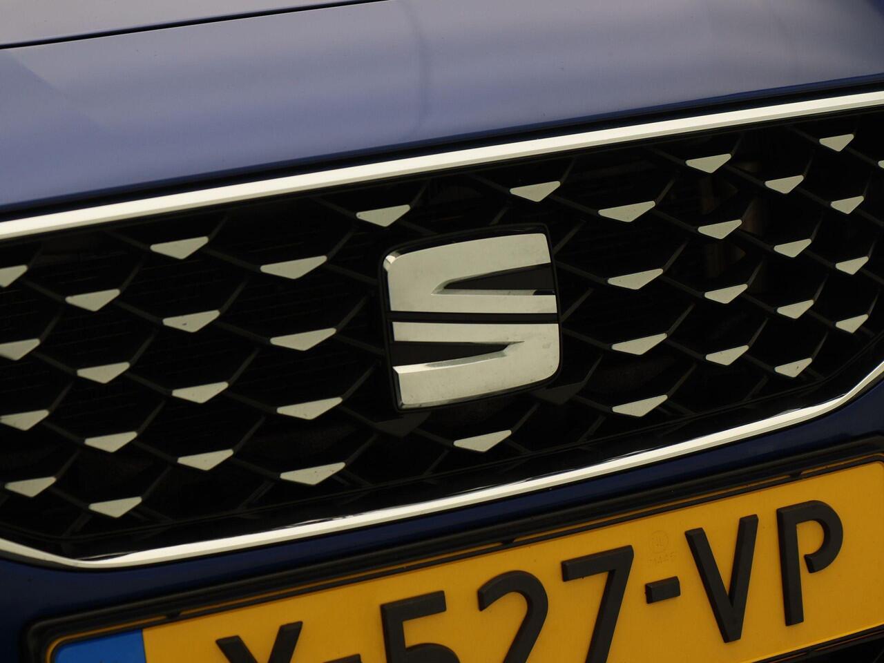 Seat LEON Sportstourer 1.4 TSi eHybrid 205 Pk PHEV FR | Panoramadak | Adaptive Cruise | Stoel Verwarming | Carplay | Navigatiesysteem | Camera | Parkeersensoren | 18 Inch