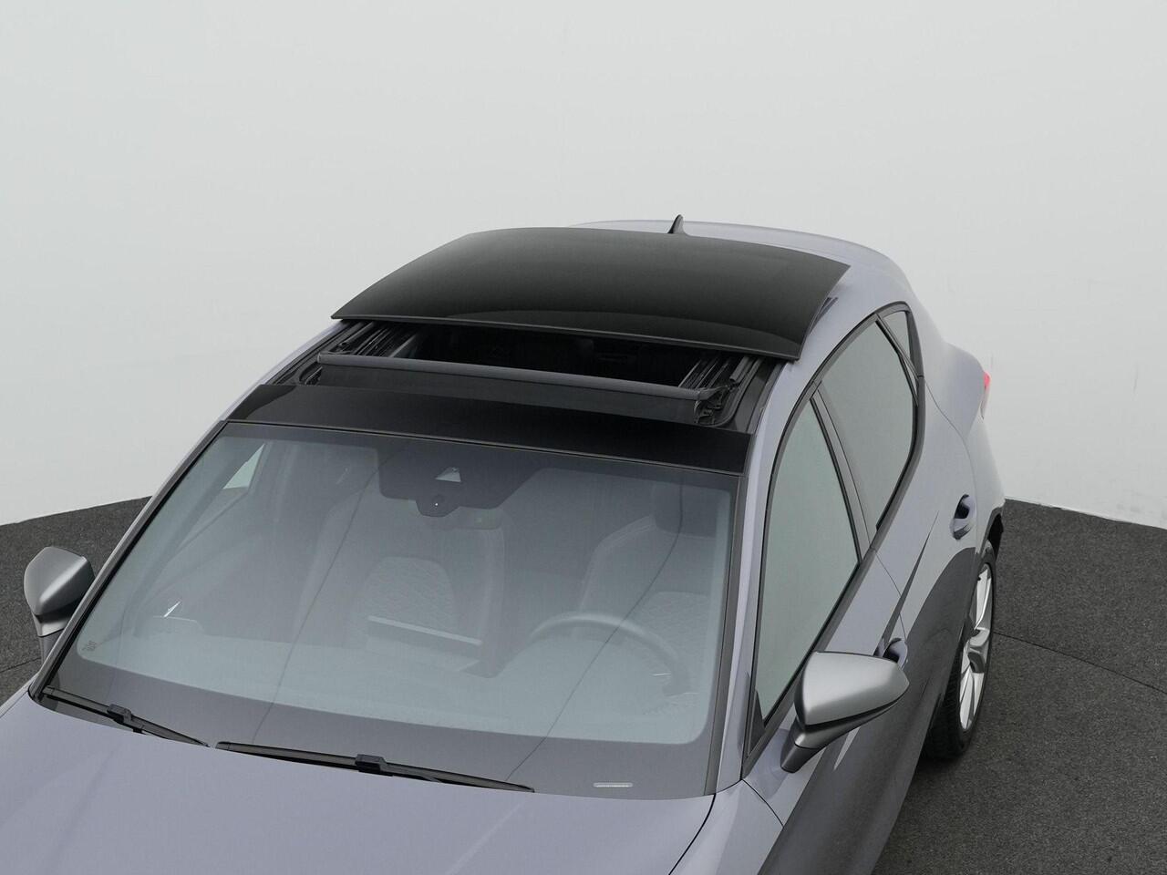 Seat LEON 1.0 TSI 110 pk FR | Panoramadak | Stuur-/stoelverwarming | Achteruitrijcamera | Adaptive Cruise