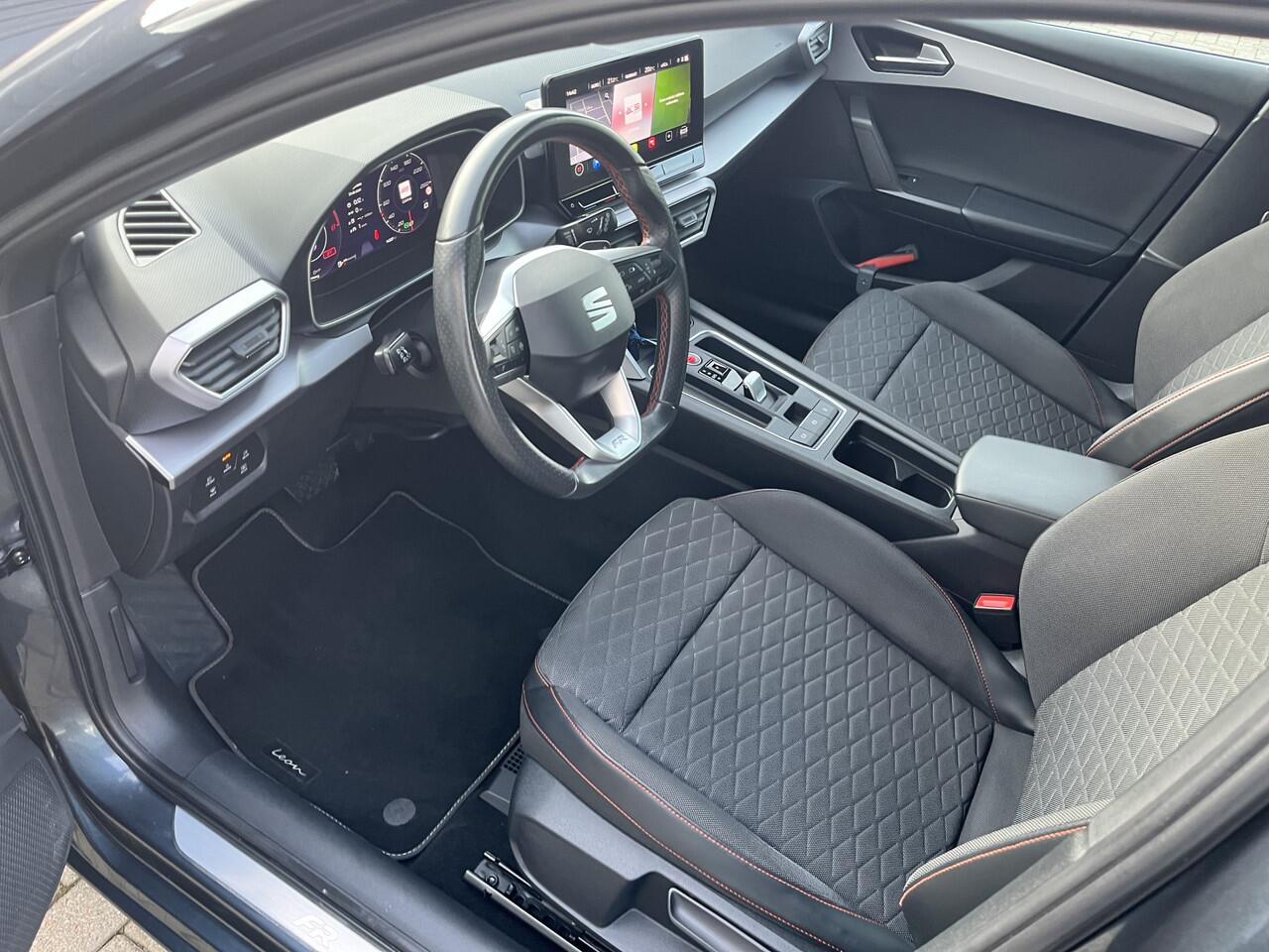 Seat LEON Sportstourer 1.5 eTSI FR Launch Edition/ Automaat / Virtual / Led / Lmv / Clima