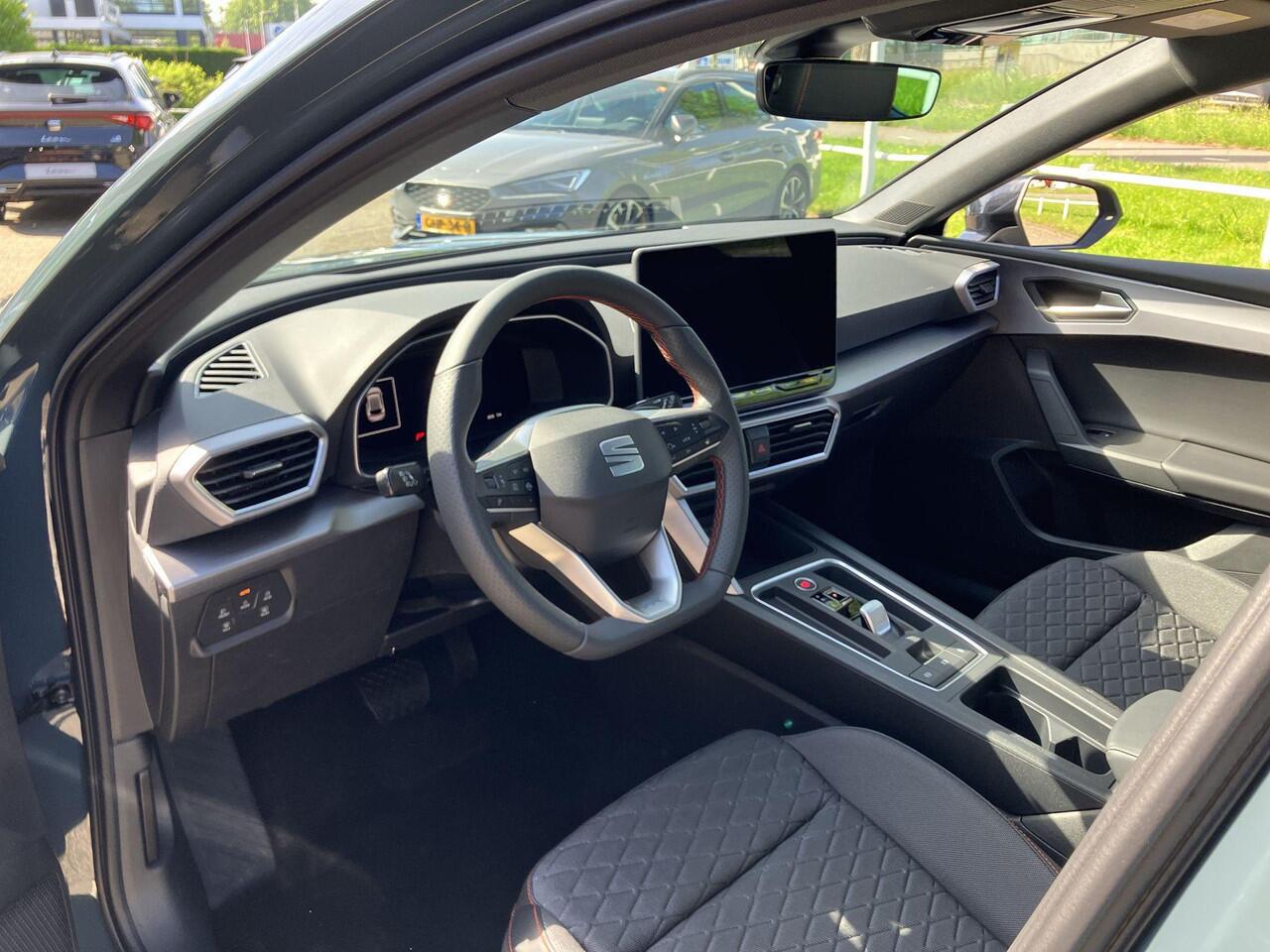 Seat LEON FR Business 1.5 TSI eHybrid 150kW / 204pk Hatchbac | 18'' Lichtmetalen Velgen | Panorama dak | Black Pakket |