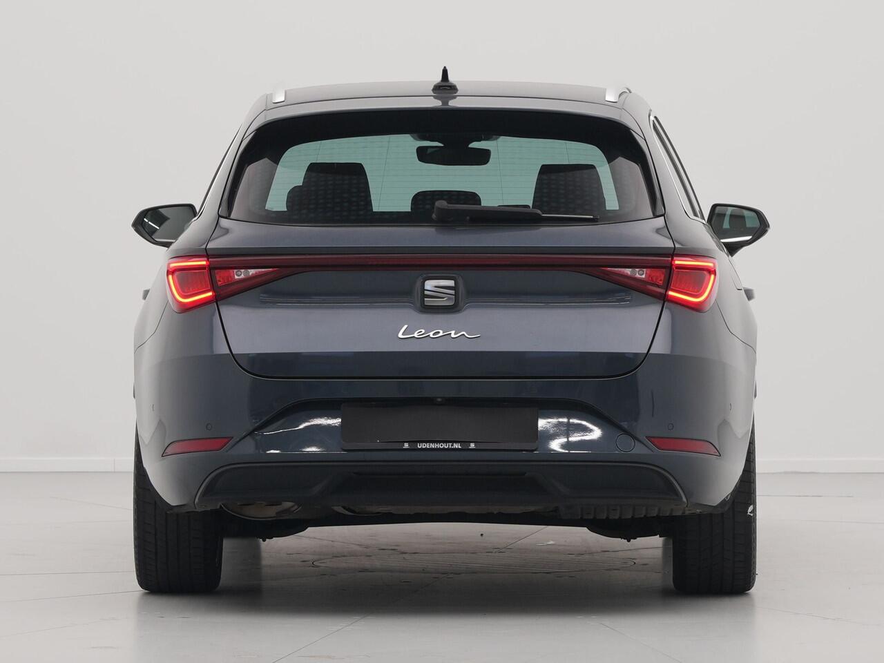 Seat LEON Sportstourer 1.5 TSI 130pk Style Navigatie Camera 17"velgen Keyless Parkassist Carplay 21