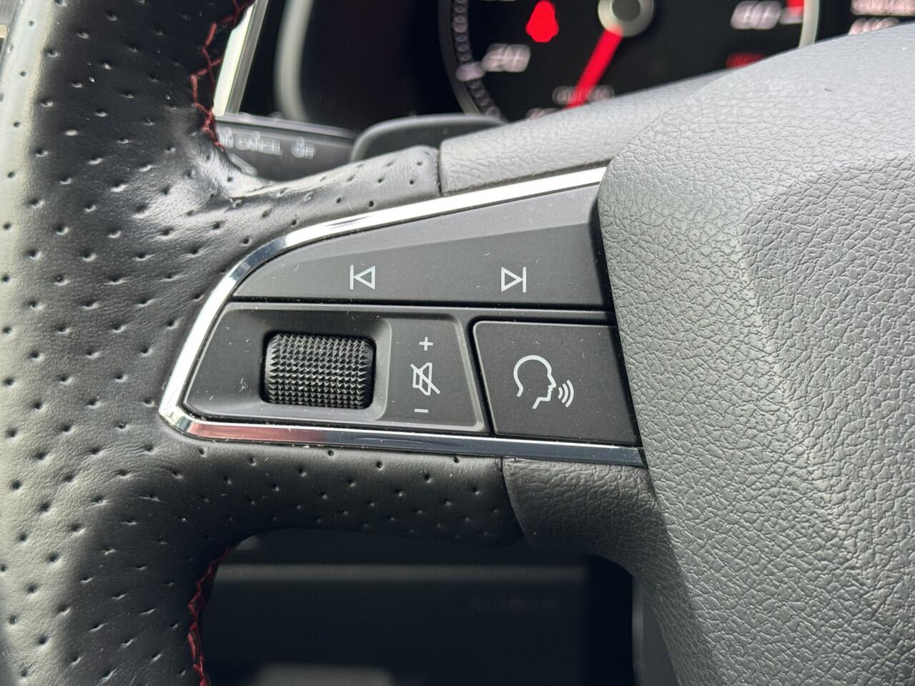 Seat LEON ST 1.5 TSI 150pk DSG FR Business Intense Panorama Dak Climatronic PDC Navigatie Stoelverwarming