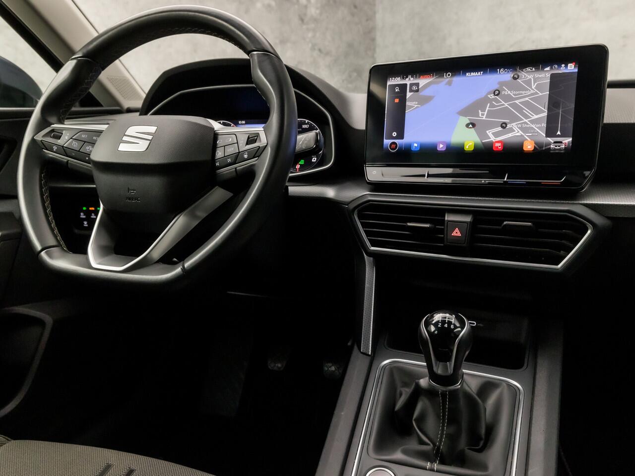 Seat LEON 1.0 TSI Sport (VIRTUAL COCKPIT, APPLE CARPLAY, GROOT NAVI, STUUR/STOELVERWARMING, ADAPTIVE CRUISE, KEYLESS, SPORTSTOELEN, CAMERA, LANE ASSIST, DAB+, NIEUWSTAAT)