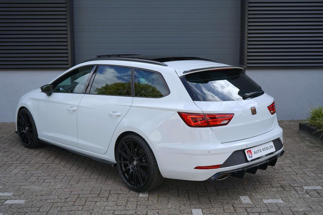 Seat LEON 2.0 TSI CUPRA 300 4-drive Pano/Schaal/Virtual/Maxton/Keyless/LED/Carplay