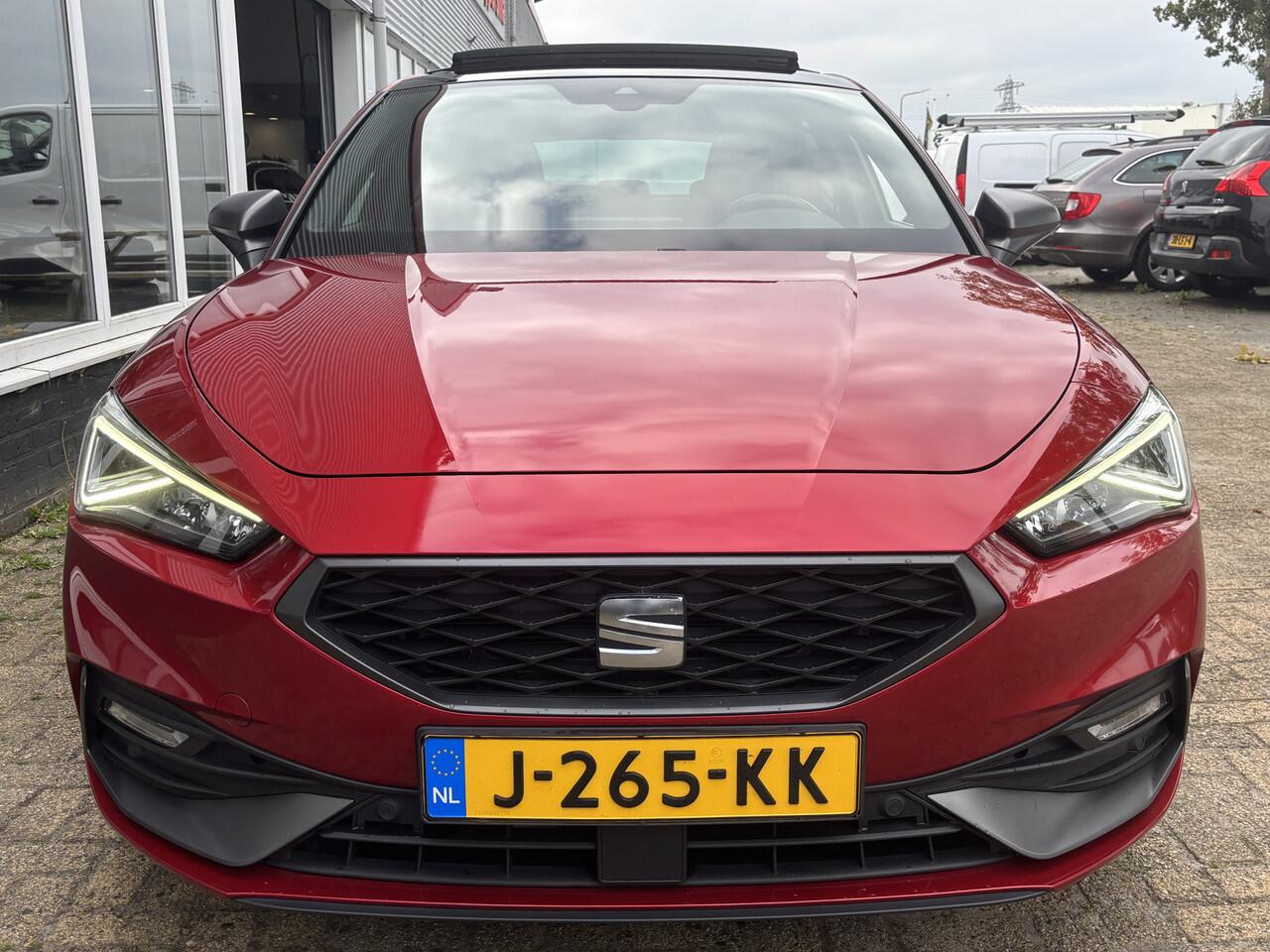 Seat LEON 1.5 eTSI FR Launch Edition | Pano | Stuur Verwarming | Stoel Verwarming | Parkeer Camera