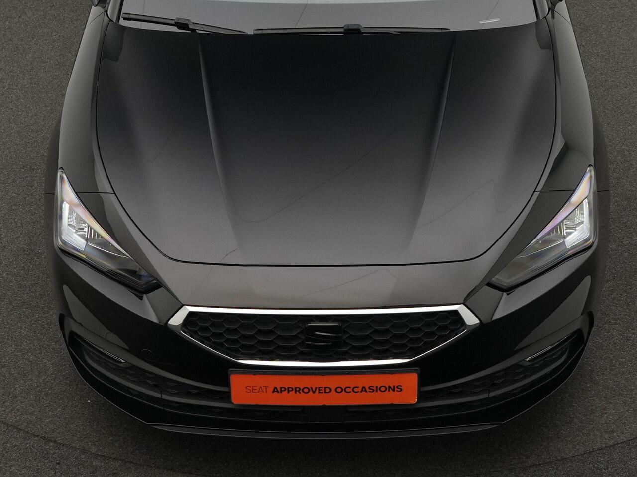 Seat LEON Sportstourer 1.0 TSI 110 pk Style | 40 Edition | LED koplampen | Luxe lederen bekleding | Climatronic | Parkeersensoren achter | Cruise Control | DAB | CarPlay | 18 inch