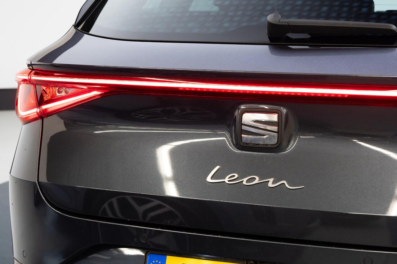 Seat LEON Sportstourer 1.5 eTSI Style Business Intense | Trekhaak | Carplay |