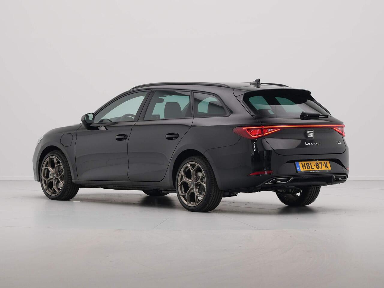 Seat LEON Sportstourer 1.5 TSI e-Hybrid FR Business PHEV Navigatie Carplay Sideassist Pdc Camera, Travel Assist, Stoel/stuur verwarming *DEMO VOORDEEL*