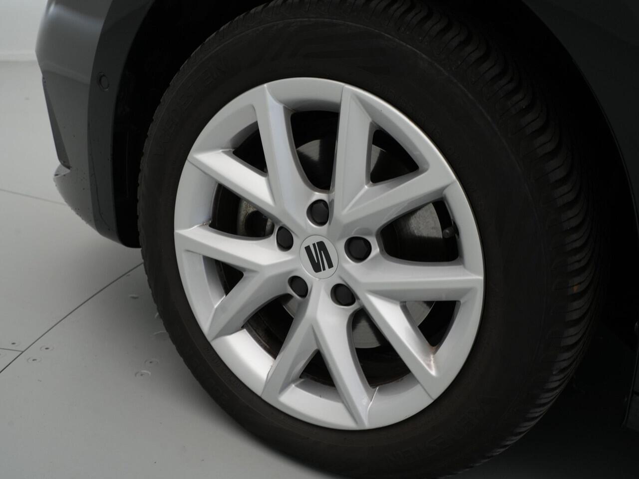 Seat LEON Sportstourer 1.0 eTSI 110pk DSG Style Business Intense Navigatie Camera Acc Carplay Lm Velgen 335