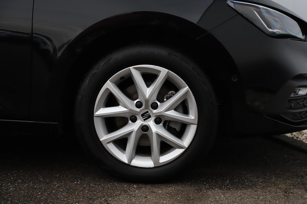 Seat LEON Sportstourer 1.5 eTSI Style Business Intense 150PK DSG Automaat LED Navigatie Achteruitrijcamera Climate Adaptive Cruise Control 16 inch LMV Carplay Android