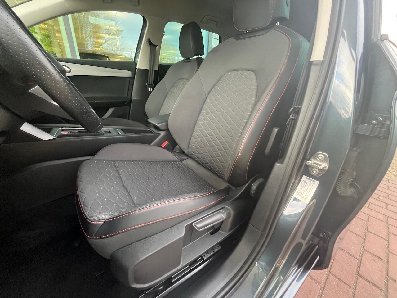 Seat LEON Sportstourer 1.4 TSI DSG eHybrid PHEV FR Business Intense / Zwenkbare trekhaak / Achteruitrij camera / Navigatie / 17'' LMV