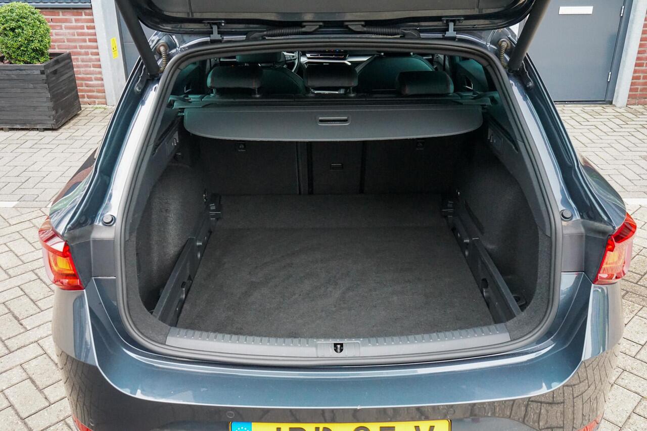 Seat LEON Sportstourer 1.5 eTSI FR Launch Edition