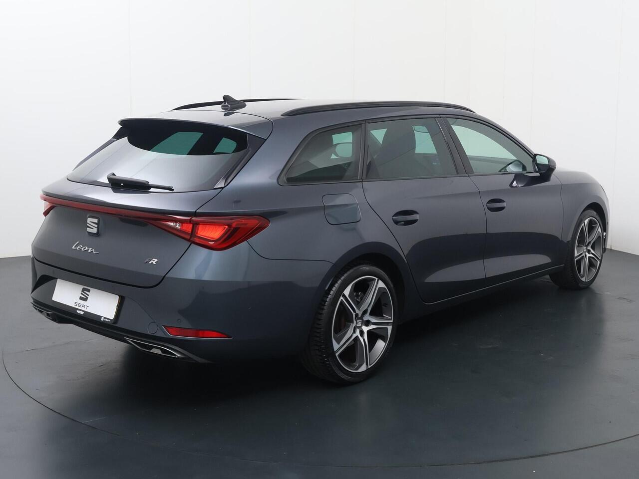 Seat LEON Sportstourer 1.5 eTSI FR Launch Edition | 150 PK | Automaat | Adaptive cruise control | Apple Carplay/Android Auto | 18" LM velgen |