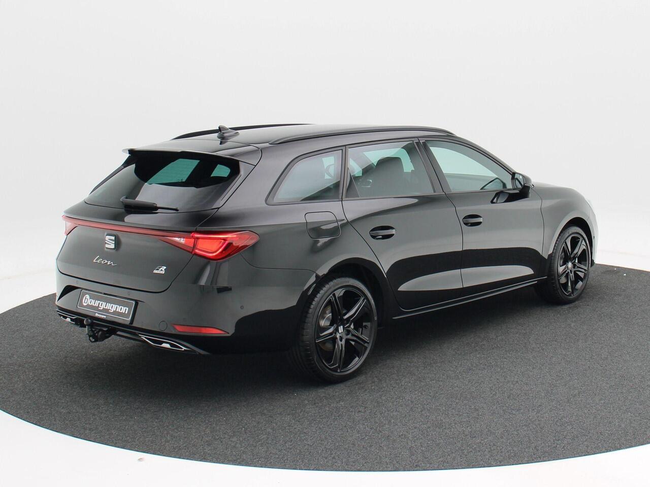 Seat LEON Sportstourer FR Business 1.5 TSI eHybrid PHEV 204pk | Trekhaak | Adaptive cruise control | Navigatie | Black pack