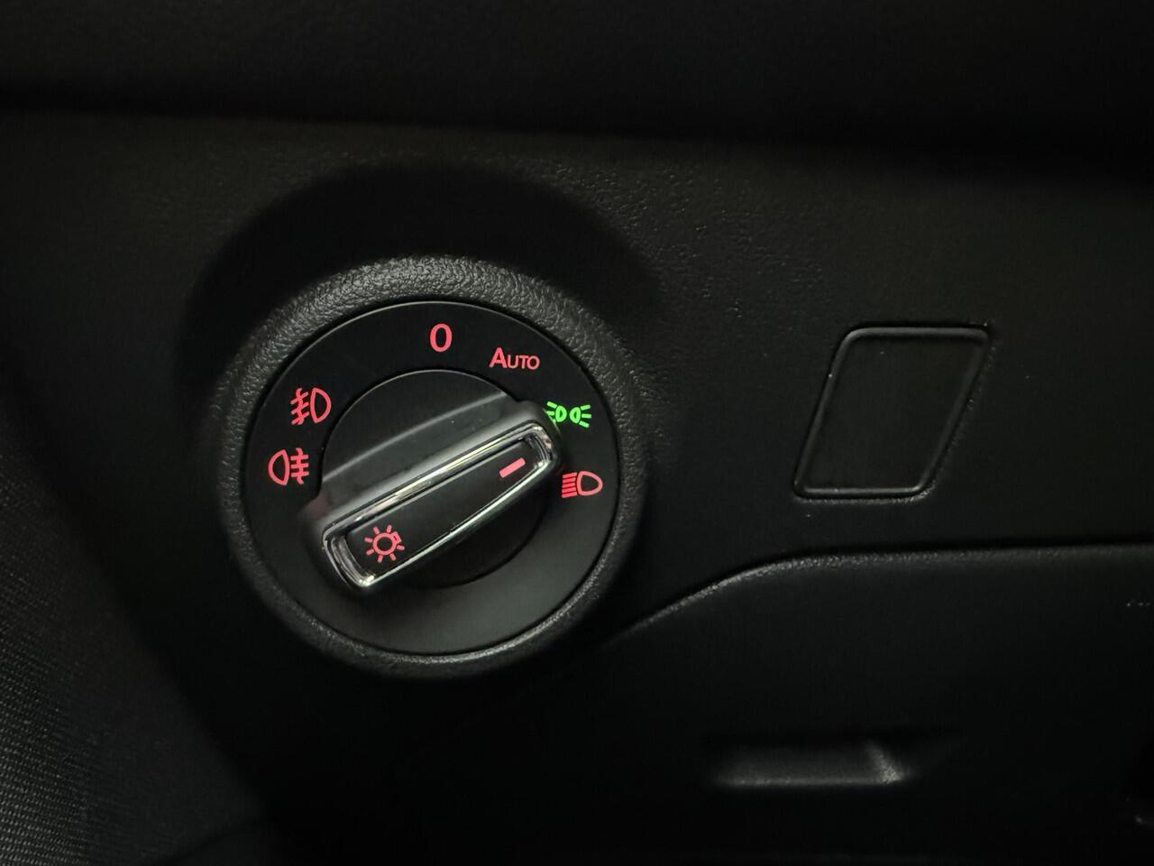 Seat LEON ST 1.0 EcoTSI Style Business Intense ?Navigatie ?Apple Carplay & Android Auto ?Keyless ?Lane Assist ?Climate ?Cruise ?Parkeersensoren ?Lichtmetaal 17"