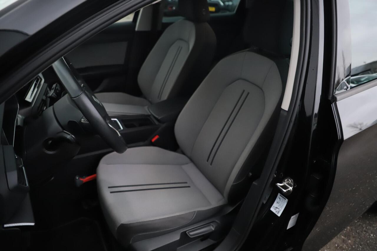 Seat LEON Sportstourer 1.5 eTSI Style Business Intense 150PK DSG Automaat LED Navigatie Achteruitrijcamera Climate Adaptive Cruise Control 16 inch LMV Carplay Android