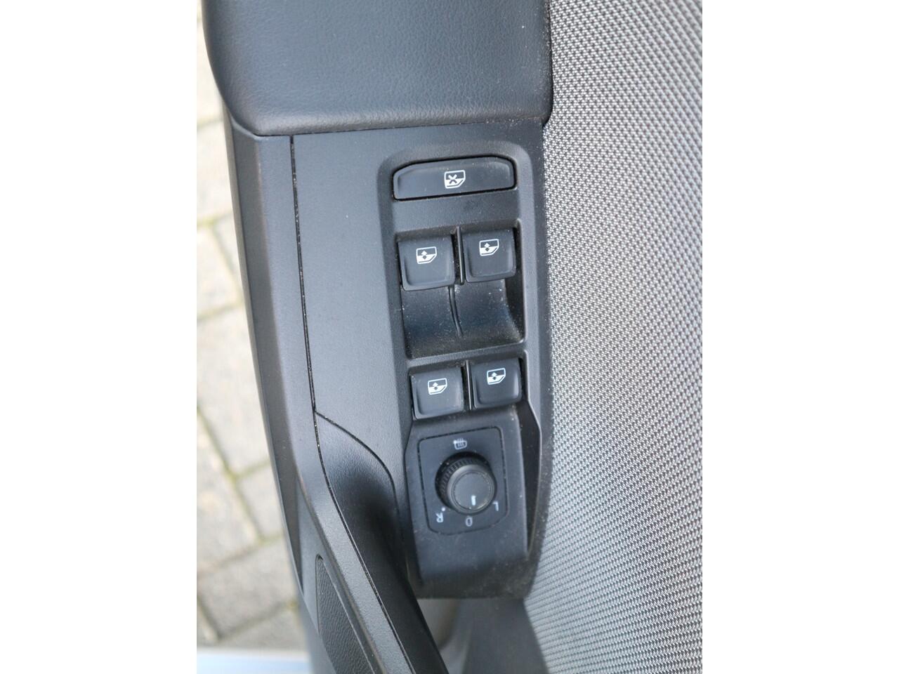 Seat LEON Sportstourer 1.0 TSI Style Business Intense virtual clima