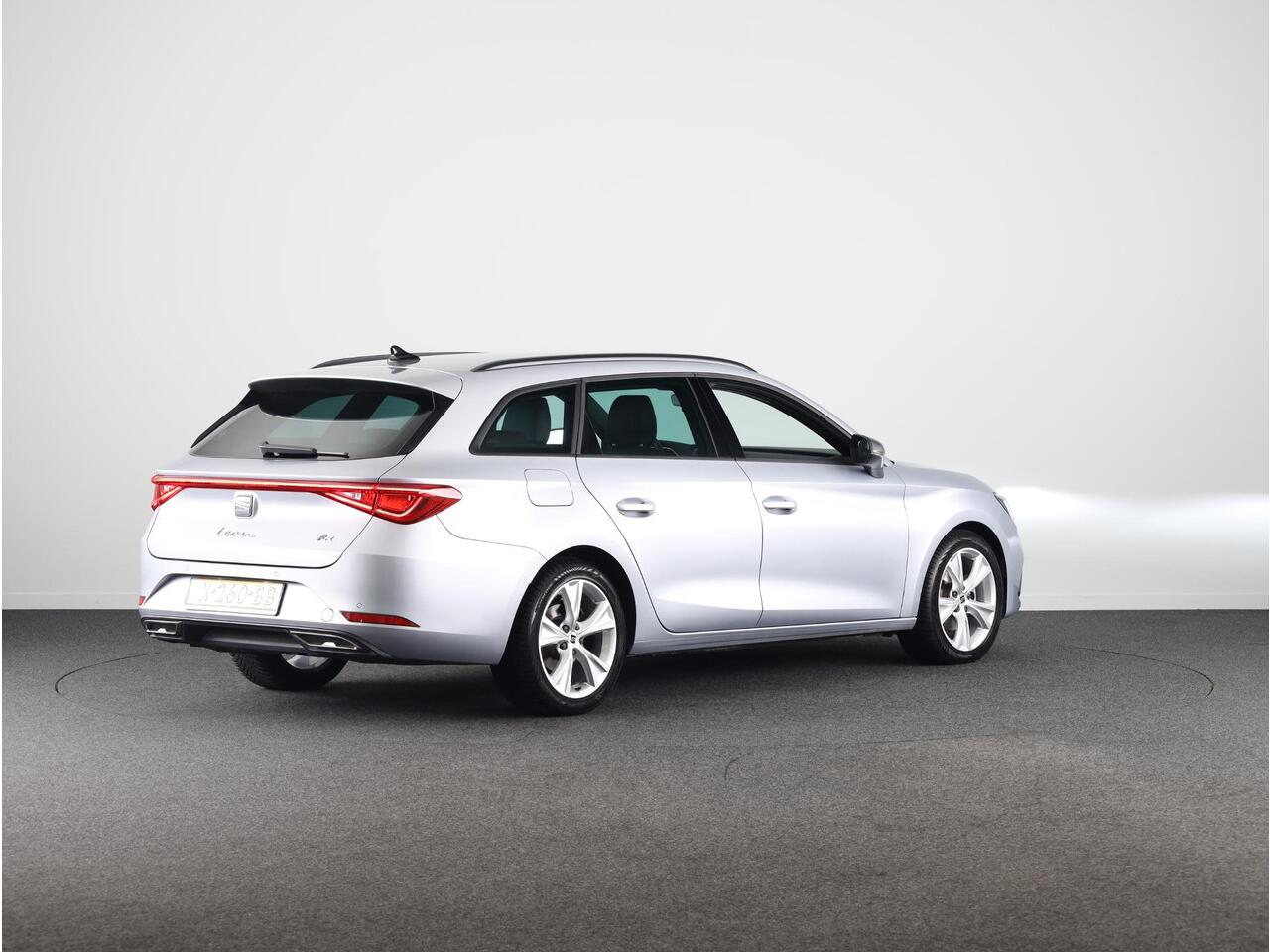 Seat LEON Sportstourer 1.0 TSI FR Business 110 pk | Private Lease vanaf 499,-- pm | Verlengde garantie | Navigatie | Parkeersensoren achter | Autom. airco (3 zones) | LED koplampen | Apple Carplay/Android Auto |