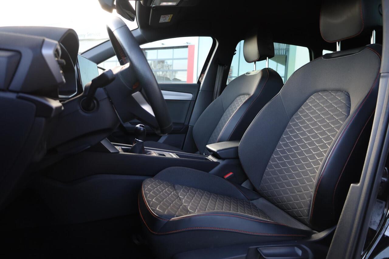 Seat LEON Sportstourer 1.5 TSI FR Business Intense dealer onderhoud camera navigatie Full LED ACC adaptieve cruise control sfeerverlichting digital cockpit stoelverwarming parkeersensoren voor en achter stuurwiel verwarming lederen multifunctioneel stuurwiel 17" LM