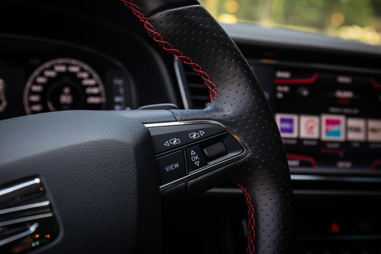 Seat LEON 1.5 TSI FR Business Intense , Automaat, Cruise control, Sportstuur, Rode sticksels