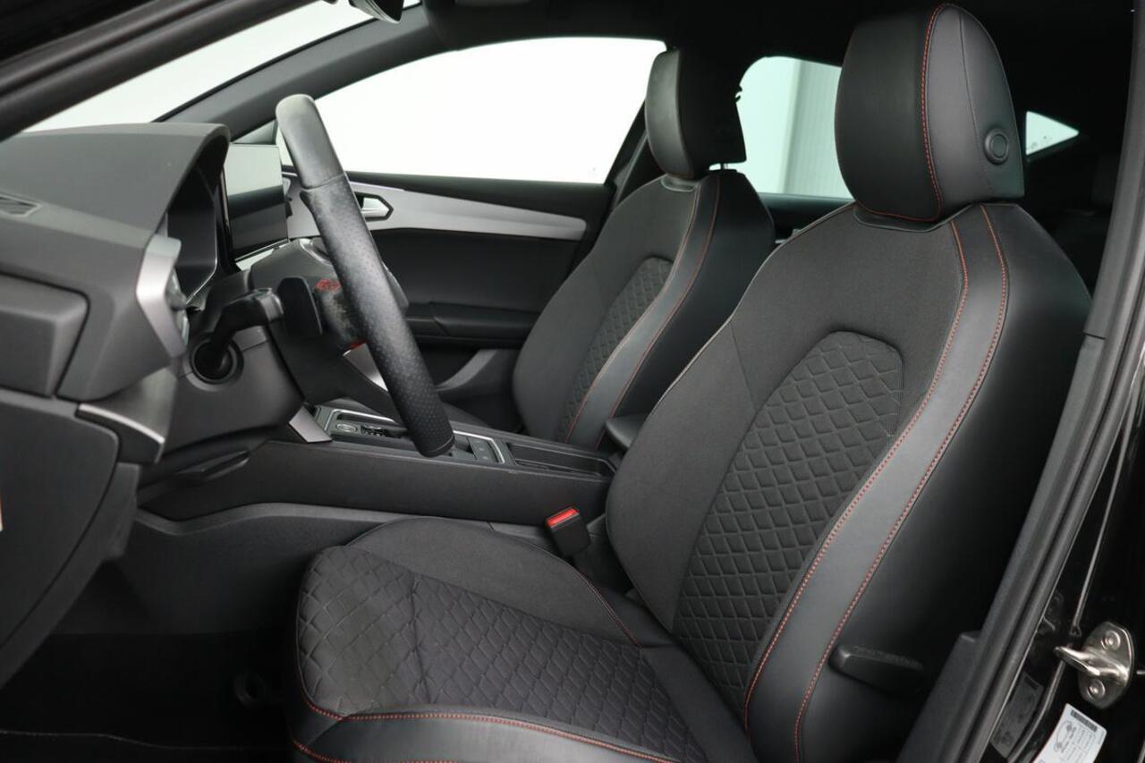 Seat LEON 1.5 eTSI FR Launch Edition | Carplay | Stoel & stuurverwarming | Camera | Adaptive cruise | Navigatie | Keyless | Full LED | Sportstoelen