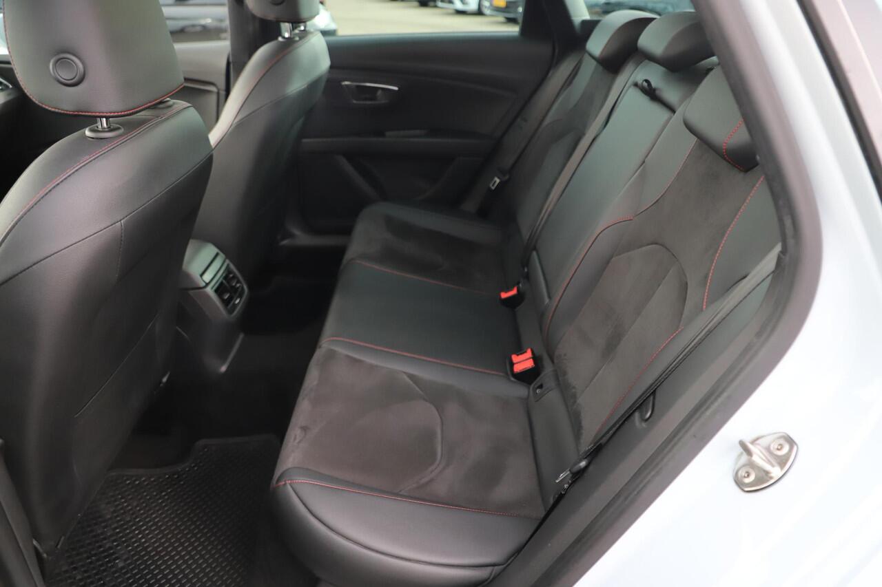 Seat LEON ST 1.0 TSI FR Ultimate Edition Virtual Cockpit Panoramadak 17 inch LMV Full LED Navigatie Achteruitrijcamera Carplay Beats Audio Navigatie Clima Cruise Stoelverwarming