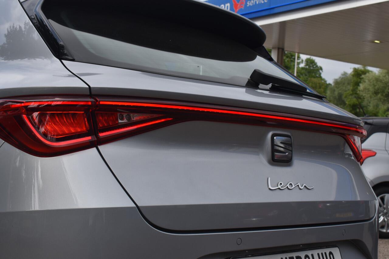 Seat LEON Sportstourer 1.5 eTSI Style | Navigatie | Virtual Dash | Cruise | Cupra FR velgen | 12 mnd BOVAG garantie Whatsapp 06-53188999