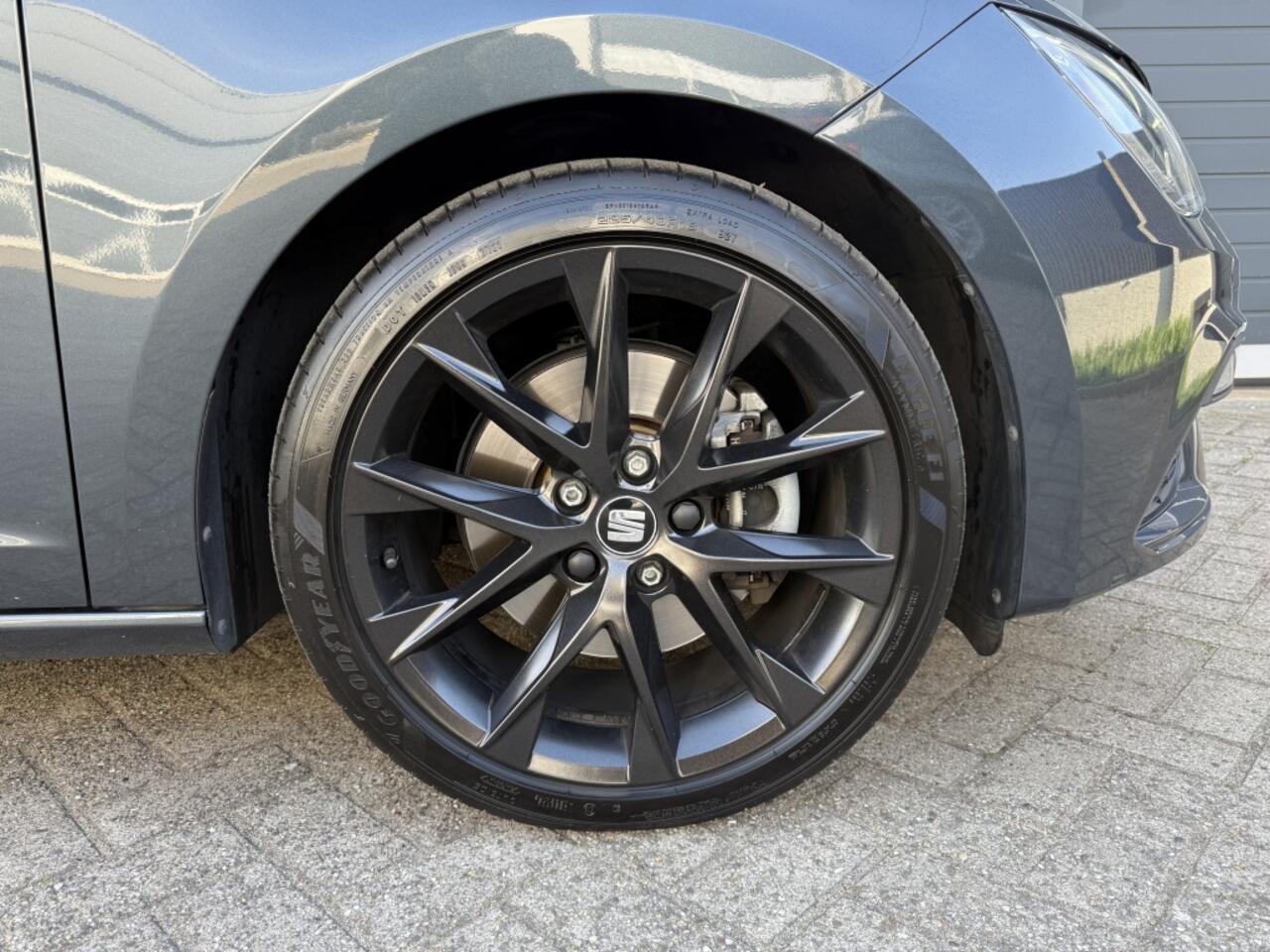 Seat LEON 1.5 TSI FR Ult.Ed.Bl NAP Pano ACC Carplay virtual Led Camera Be