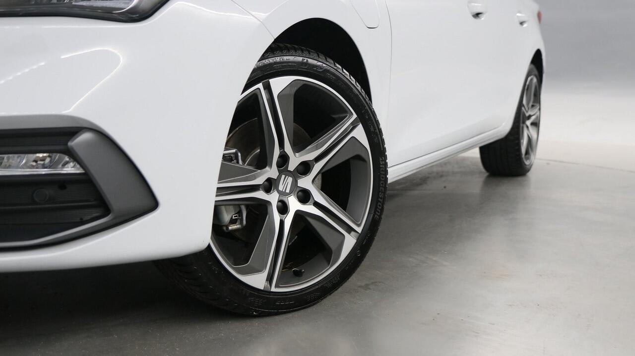 Seat LEON Sportstourer 1.5 TSI 204pk e-Hybrid FR Business DSG / Navigatie / Camera / Apple Carplay / Sfeerverlichting