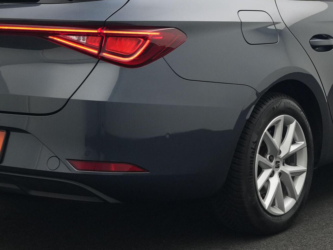 Seat LEON Sportstourer 1.0 eTSI 110 pk DSG Style Business Intense | LED koplampen | Trekhaak | Achteruitrijcamera | Stoel-/stuurverwarming | 16 inch