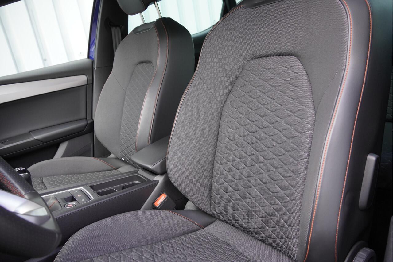 Seat LEON 1.0 TSI 5drs FR Launch Edition BJ2021 Lmv 17" | Led V+A | Pdc | Navi | Pianolak sierlijsten | Elek. trekhaak | App-Connect | Virtual cockpit | Dashboard verlichting | Climate control | Cruise control | Zwarte hemel | Sportstoelen | Extra getint glas